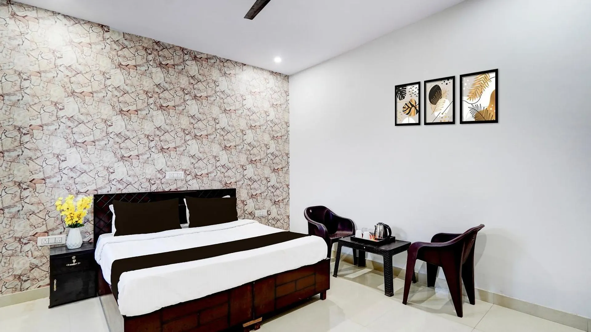 Hotel O Bellavue Greater Noida India