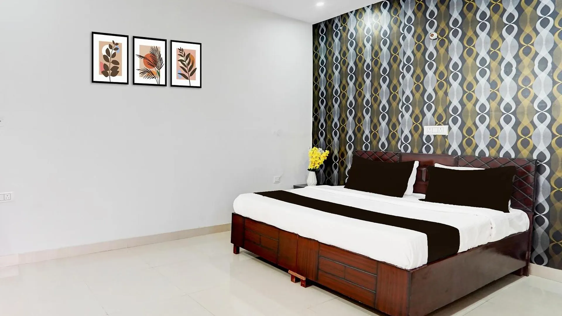 Hotel O Bellavue Greater Noida