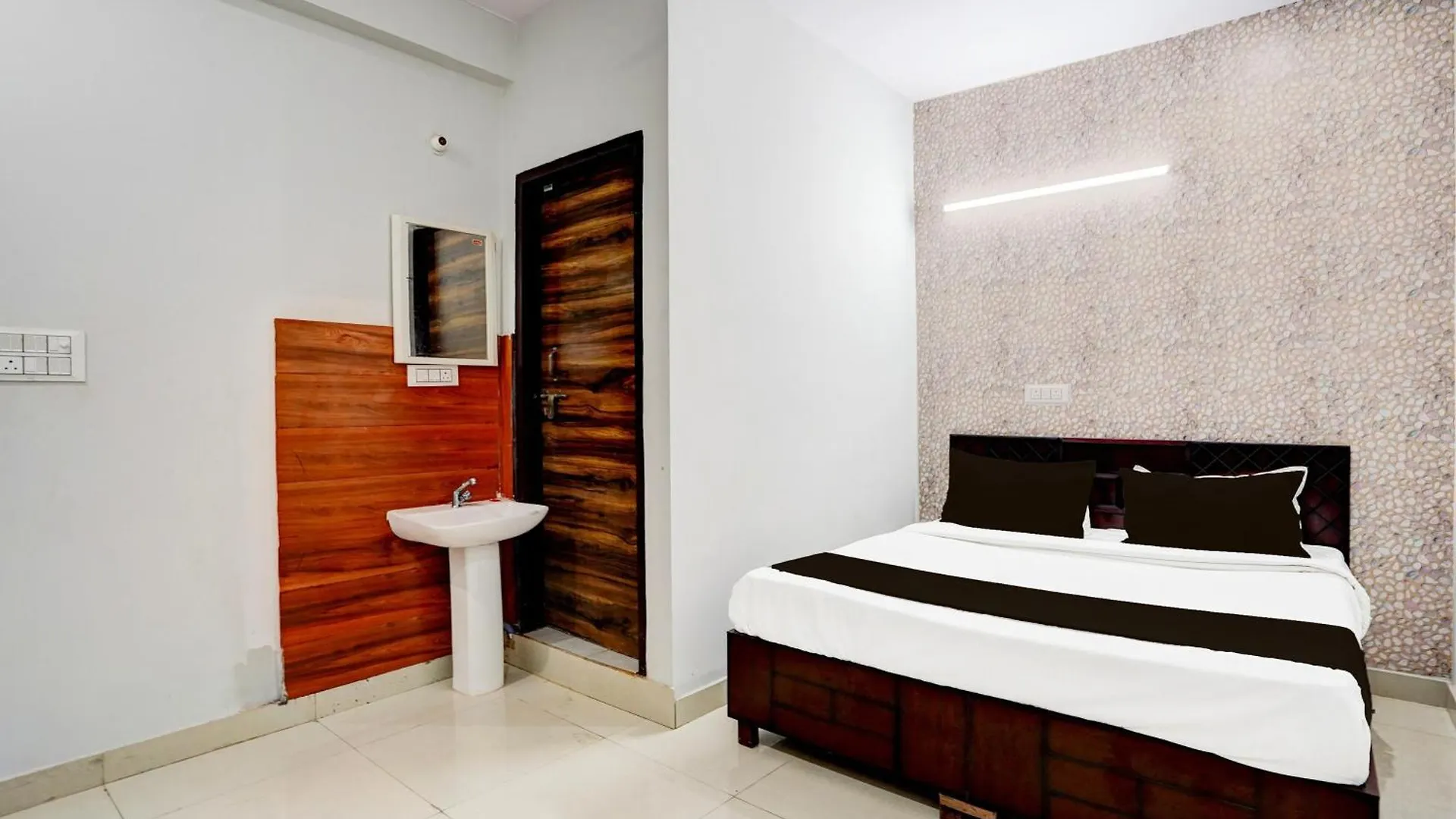 Hotel O Bellavue Greater Noida