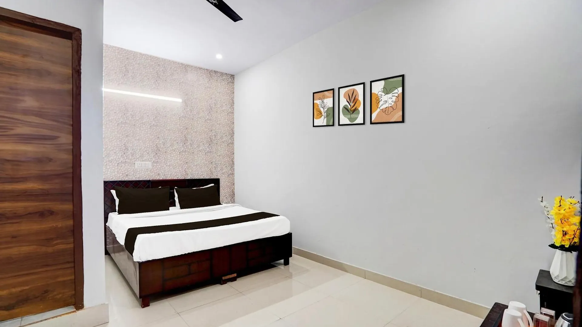 Hotel O Bellavue Greater Noida 0*,  India